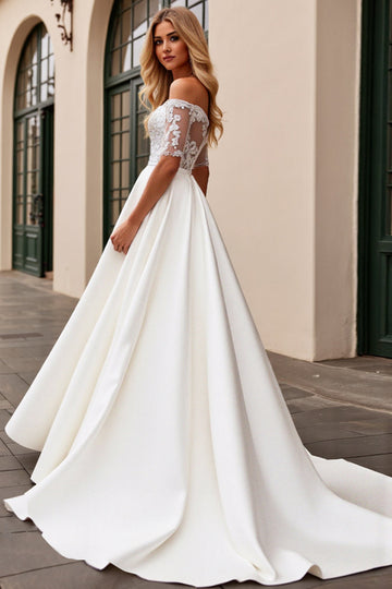 lvory Une ligne dénudée d’épaule dentelle longue robe de mariée